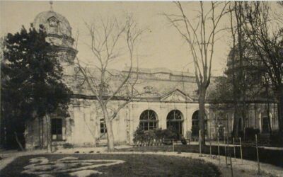 Gartenpavillon des Juliusspitals, Virchows 1. Arbeitstätte in Würzburg (bis 1853). Foto aus der Zeit um 1890. Das barocke Gebäude wurde 1705-1727 erbaut und beherbergte anschließend die Anatomie.