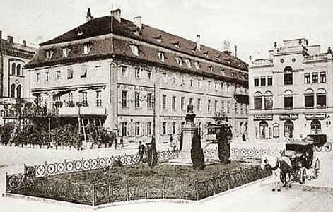 In diesem Haus in der Ludwigstraße 1 (Ecke Theaterstraße) wohnte Virchow nach seinem Umzug nach Würzburg